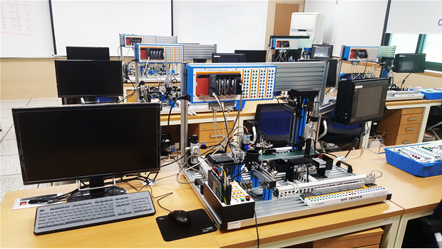 Department of Semiconductor Electronic Engineering photo